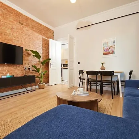 Stunning 3br 2bath Ac In Center - Santur D3 *
