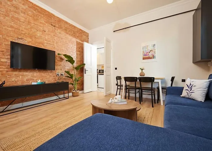 Stunning 3br 2bath Ac In Center - Santur D3 *