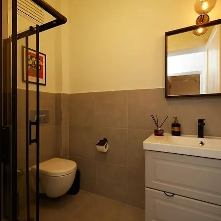 Stunning 3br 2bath Ac In Center - Santur D3 Appartement *