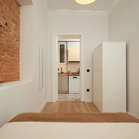 Stunning 3br 2bath Ac In Center - Santur D3 Apartament *